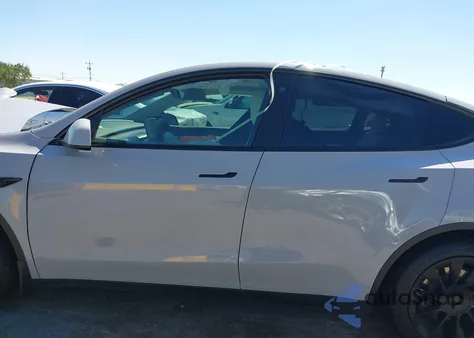 2022 Tesla Model Y Long Range Dual Motor All-Wheel Drive from USA, damaged, VIN 7SAYGDEE2NF382991